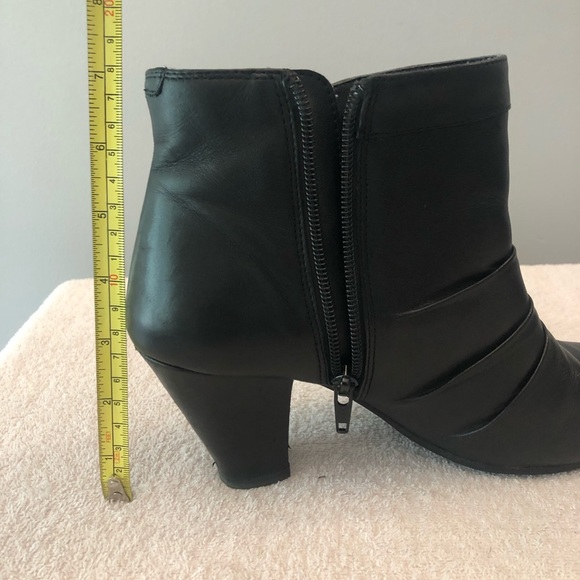 Denver Hayes black leather booties. - Picture 11 of 11